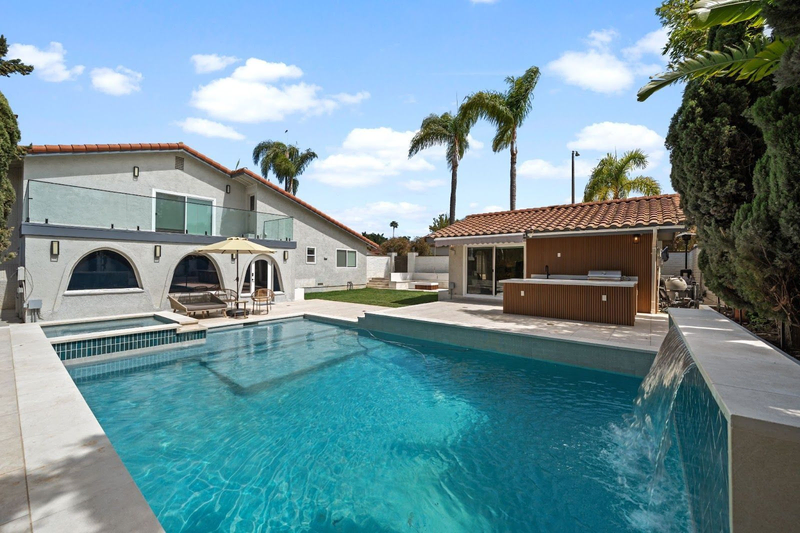 California custom pool with modern backyard design